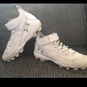 Boys 8 under Armour cleats.
